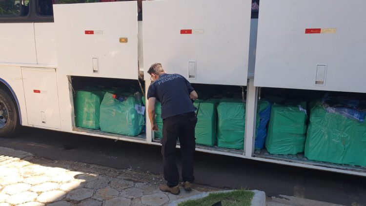 Receita Federal retém R$280 mil em mercadorias irregulares em ônibus em Foz