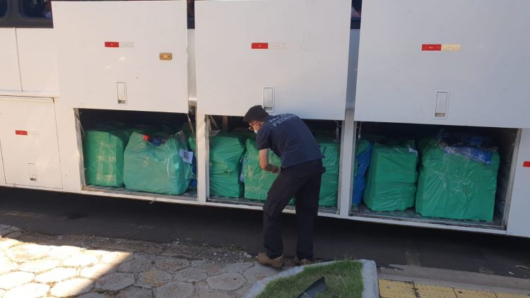 Receita Federal retém R$280 mil em mercadorias irregulares em ônibus em Foz