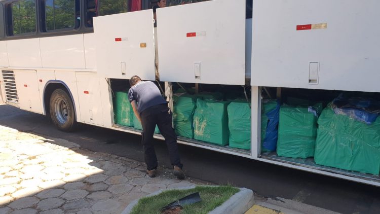 Receita Federal retém R$280 mil em mercadorias irregulares em ônibus em Foz