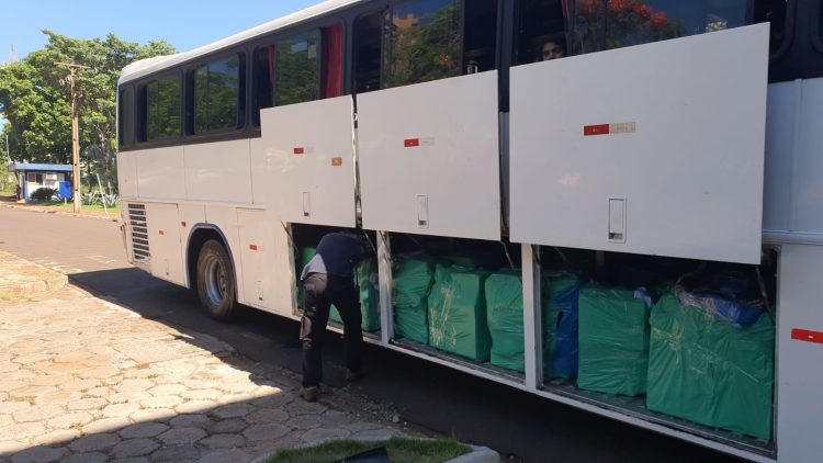 Receita Federal retém R$280 mil em mercadorias irregulares em ônibus em Foz
