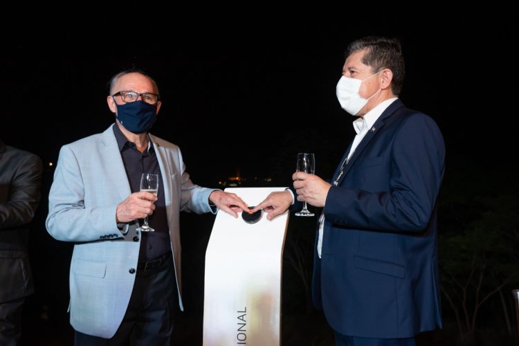 Ponte da Amizade ganha iluminação cênica e vira nova atração do Natal Águas e Luzes