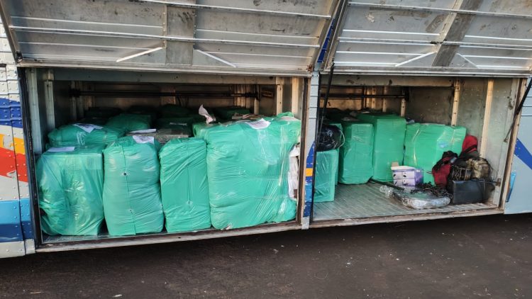 Receita Federal retém três ônibus com mercadorias irregulares em Santa Terezinha de Itaipu
