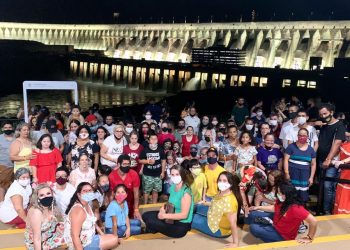 Alunos da APAE participam de edição especial da Itaipu Iluminada