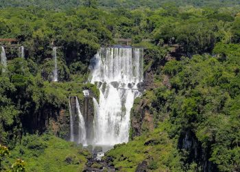 Estudo mostra avanço na retomada do turismo de Foz do Iguaçu