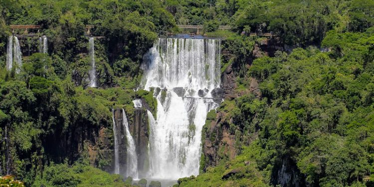 Estudo mostra avanço na retomada do turismo de Foz do Iguaçu