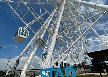 Roda-Gigante de 88 metros é inaugurada em Foz