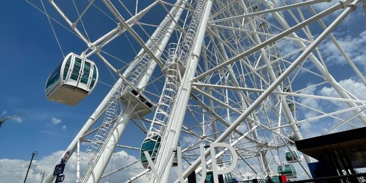 Roda-Gigante de 88 metros é inaugurada em Foz