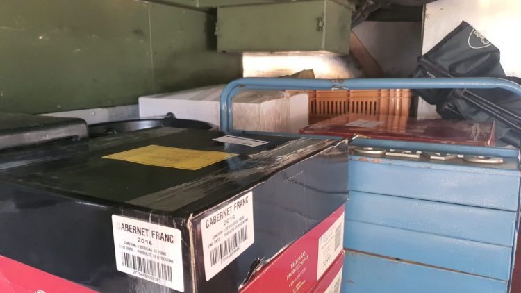 Vinhos e mercadorias avaliadas em R$ 400 mil são apreendidos pela Receita