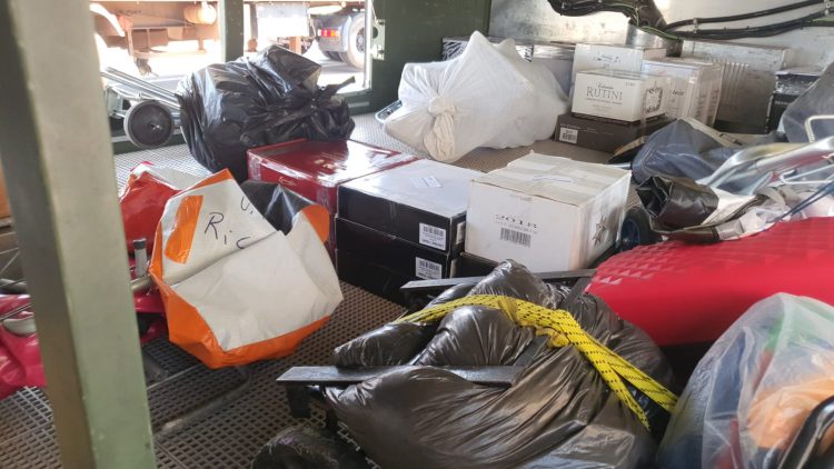 Vinhos e mercadorias avaliadas em R$ 400 mil são apreendidos pela Receita