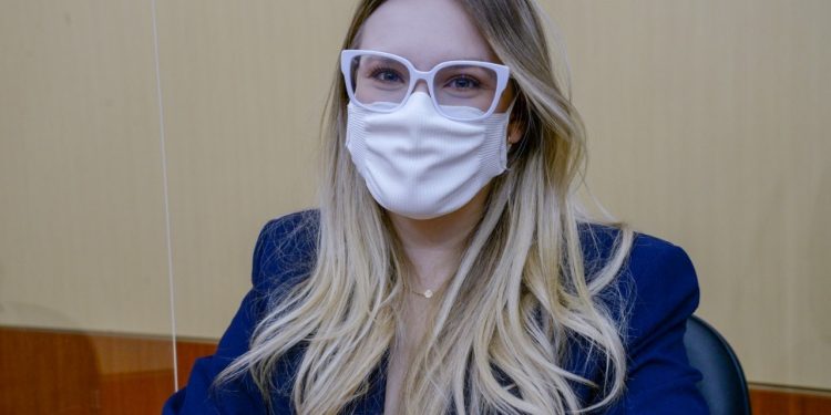 Requerimento cobra Executivo sobre concurso público para intérprete e instrutor de Libras