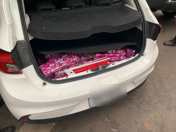 Receita Federal e Força Nacional apreendem carro que transportava 145,4 kg de maconha em Foz do Iguaçu