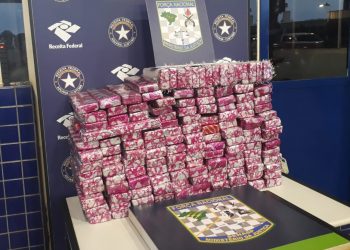 Receita Federal e Força Nacional apreendem carro que transportava 145,4 kg de maconha em Foz do Iguaçu