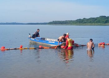Tela e proteção contra ataques de piranhas é ajustada na Praia de Itaipulândia