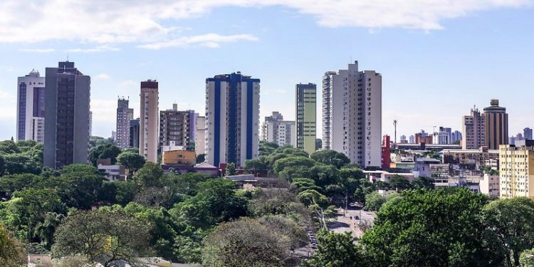 Foz é a cidade que mais cria empregos no Paraná