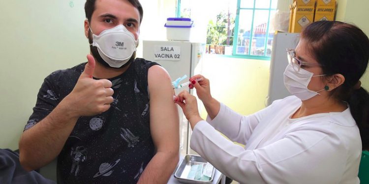 Foz tem campanha bem sucedida de vacinação contra covid e comemora os resultados