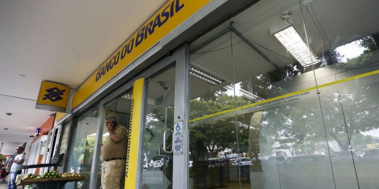 Agências bancárias funcionam para o público até quinta-feira