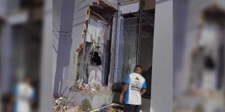 Bandidos explodem agência para arrombar cofre em São Pedro do Iguaçu