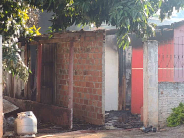 Casal morre carbonizado em incêndio em Foz do Iguaçu