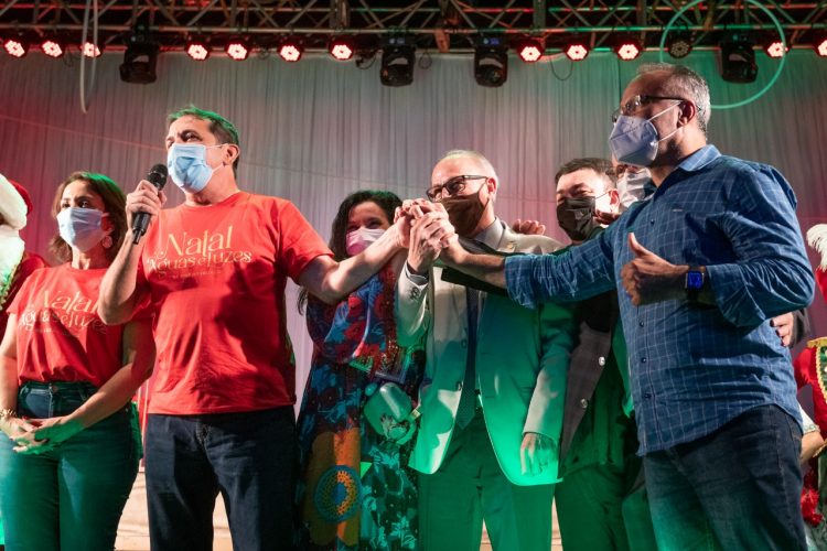 Abertura do Natal de Águas e Luzes lota a Praça da Paz e encanta o público