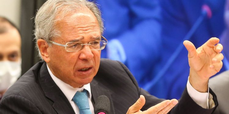 Ministro da Economia diz que país terá desaceleração em 2022