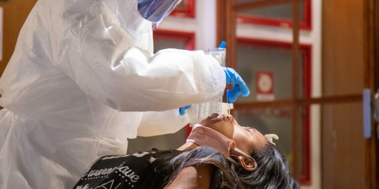Entenda a diferença dos sintomas de covid-19 e gripe