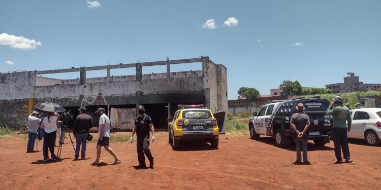 Corpo é encontrado carbonizado em prédio abandonado atrás da Rodoviária