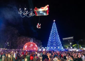 Abertura do Natal de Águas e Luzes lota a Praça da Paz e encanta o público
