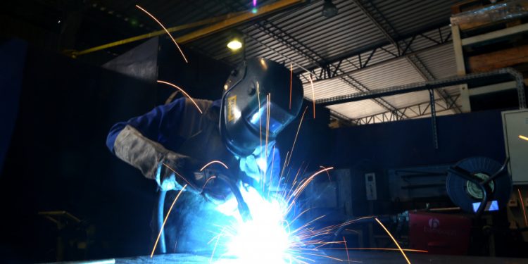 Paraná chega a 176 mil novos empregos em 2021, quarto melhor resultado do País