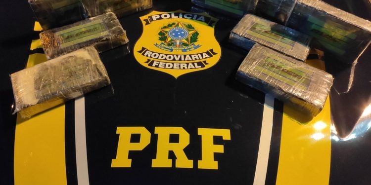 PRF apreende quase 400 quilos de drogas em Santa Terezinha e Balsa Nova