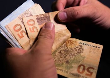Salário mínimo passa a ser de R$ 1.212 a partir de amanhã, sabado, 1º