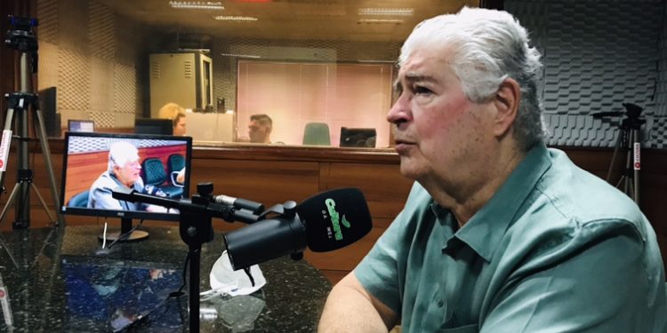 ‘Empresa pública deve servir a população’, disse Requião sobre Copel e Sanepar