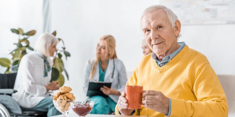 5 cuidados com a pessoa idosa no final do ano