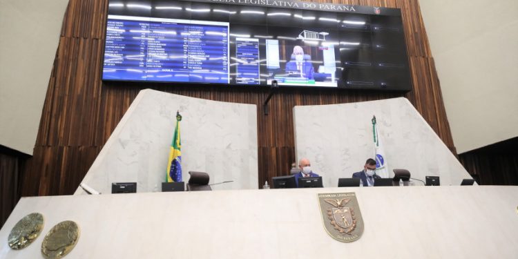 Assembleia aprova apadrinhamento de crianças e adolescentes órfãos