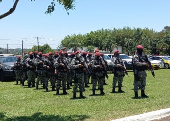 80 policiais enviados pelo Ministério da Justiça chegam a Foz do Iguaçu para reforçar a fiscalização na fronteira