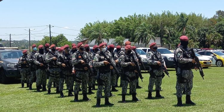 80 policiais enviados pelo Ministério da Justiça chegam a Foz do Iguaçu para reforçar a fiscalização na fronteira