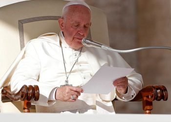 No Vaticano, papa Francisco diz rezar por vítimas das chuvas no Brasil
