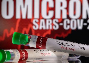 Pfizer diz que testou com sucesso tratamento oral contra Ômicron