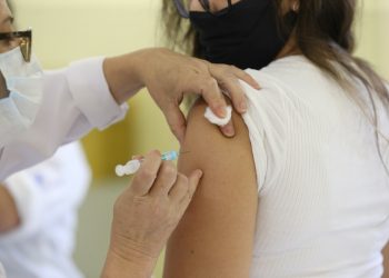 Mais de 17 mil paranaenses buscaram a primeira dose da vacina contra Covid em janeiro