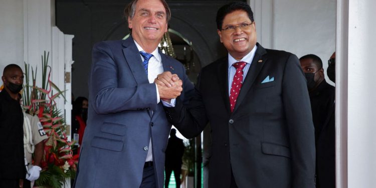 Brasil oferece apoio da Petrobras à exploração de petróleo no Suriname