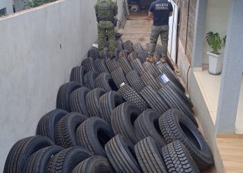 BPFron e Receita apreendem pneus contrabandeados em Foz do Iguaçu