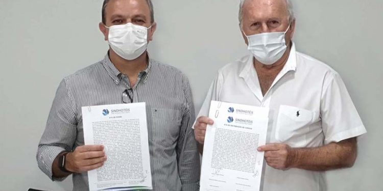 Novo presidente do Sindhotéis, Marcelo Antônio Martini é empossado em Foz