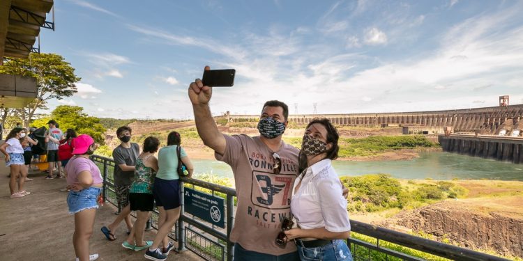 Turismo de Itaipu supera 2020 e atende 281,4 mil visitantes em 2021