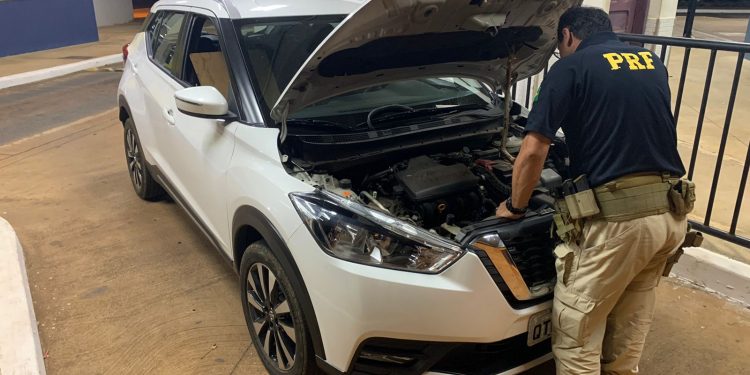Carro é recuperado na Ponte da Amizade pela Polícia Rodoviária Federal