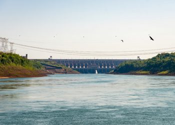 Mesmo em ano de seca, energia gerada por Itaipu seria suficiente para suprir 36 milhões de residências