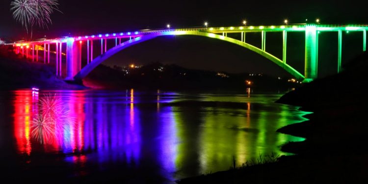 Últimos dias: iluminação cênica da Ponte da Amizade será encerrada no sábado, dia 15