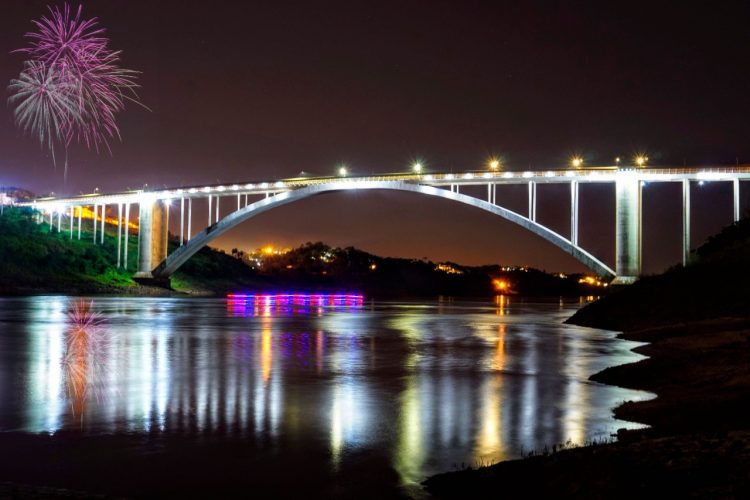 Últimos dias: iluminação cênica da Ponte da Amizade será encerrada no sábado, dia 15