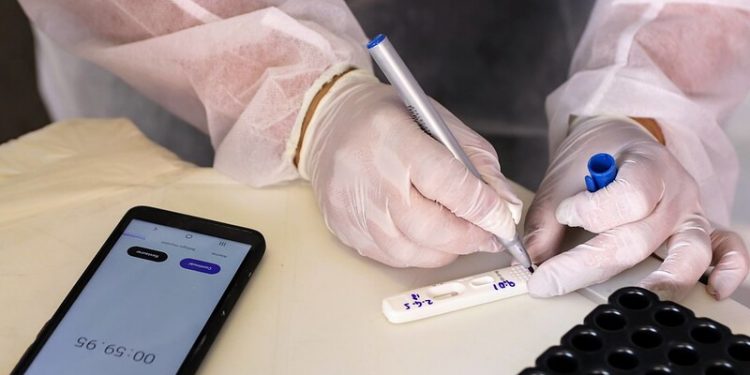 Tempo de isolamento para casos confirmados de Covid é de dez dias