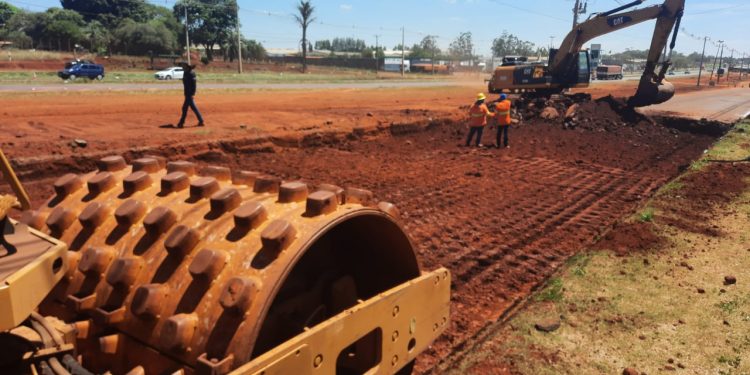 Pavimento antigo da Olímpio Rafagnin começa a ser retirado