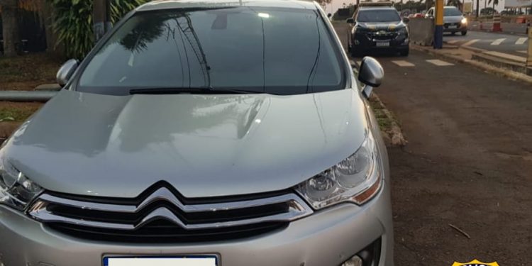 Veículo com queixa de furto é recuperado pela PRF na BR-277