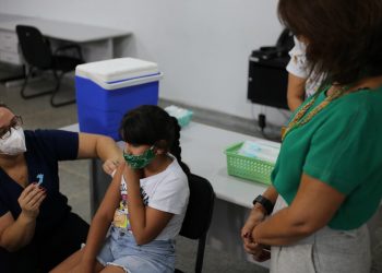 Crianças já começaram a receber a vacina contra Covid-19 em Foz